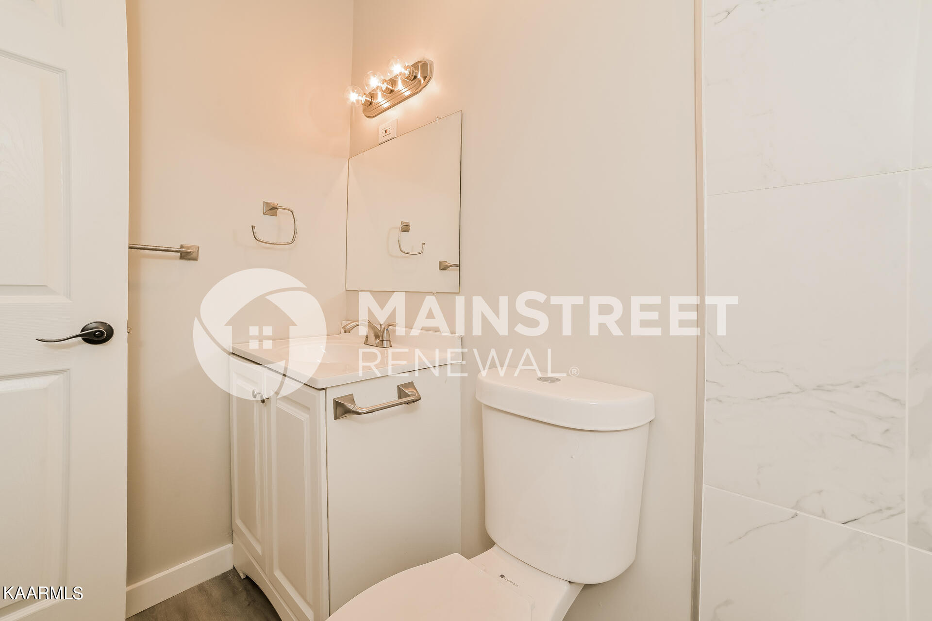 1124 Roswell Road Knoxville, TN 37923 - Photo 13 of 31 013-photo-bathroom-12341641