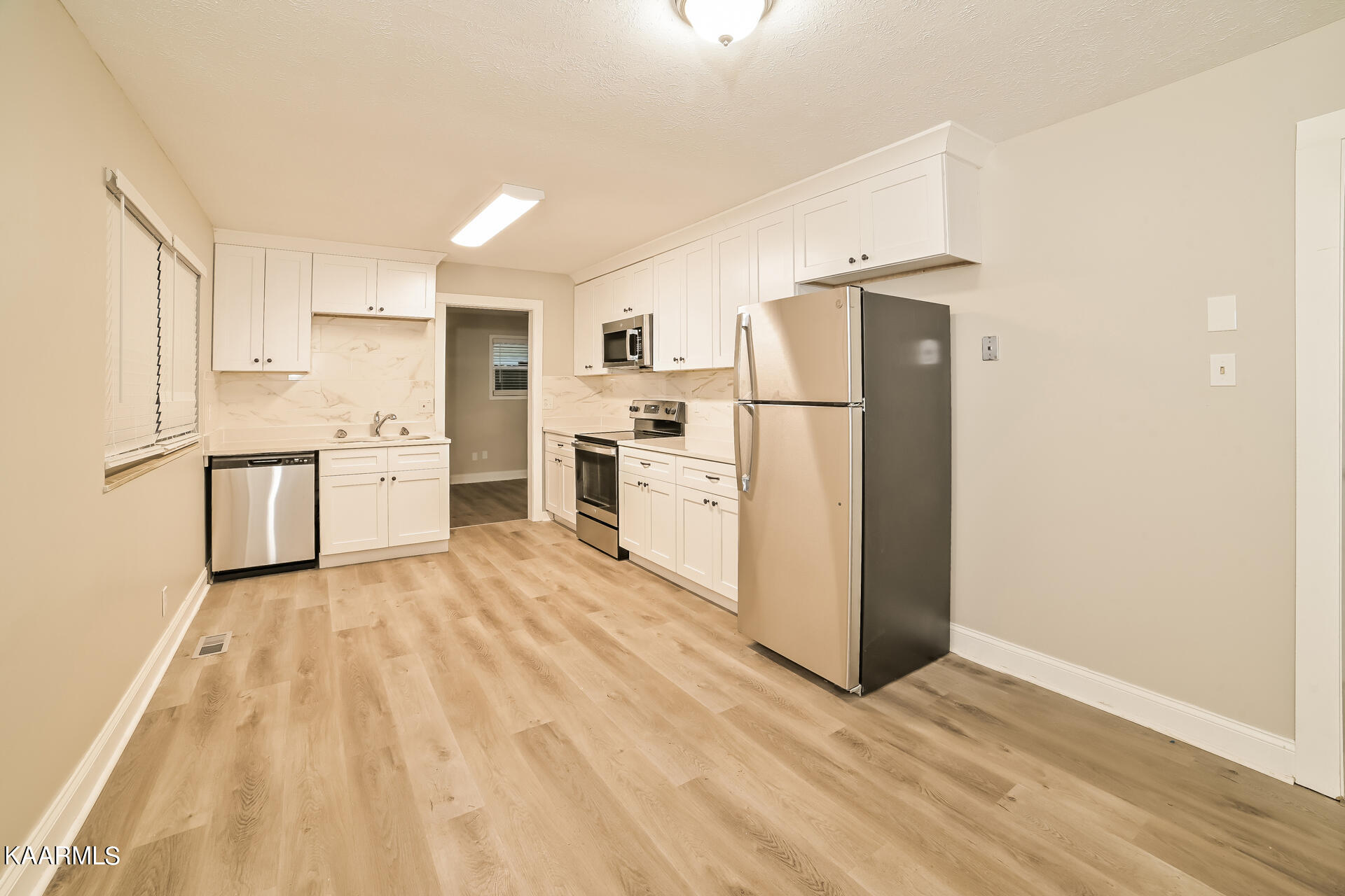 1124 Roswell Road Knoxville, TN 37923 - Photo 19 of 31 019-photo-kitchen-12341657