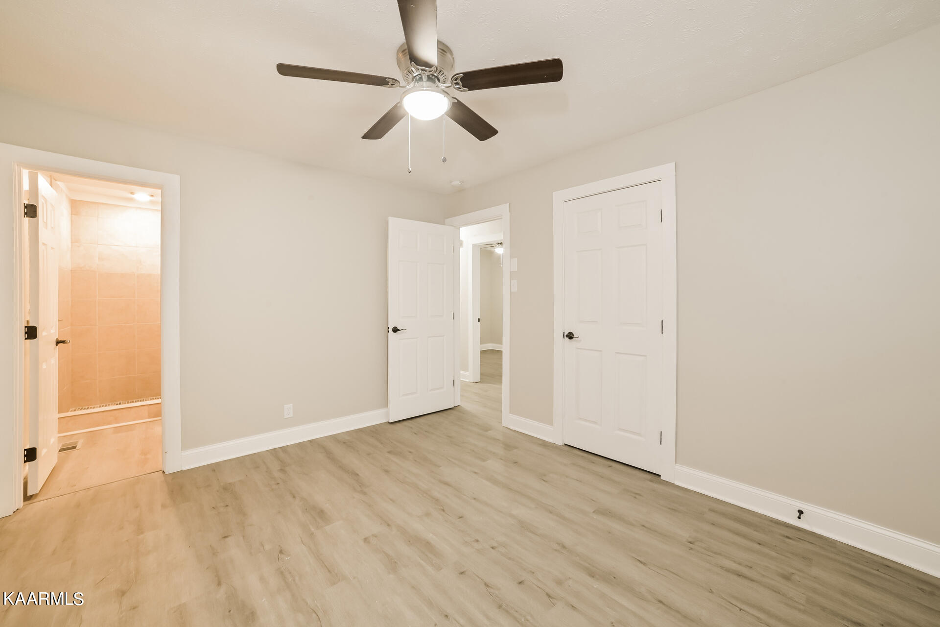 1124 Roswell Road Knoxville, TN 37923 - Photo 22 of 31 022-photo-primary-bedroom-12341651