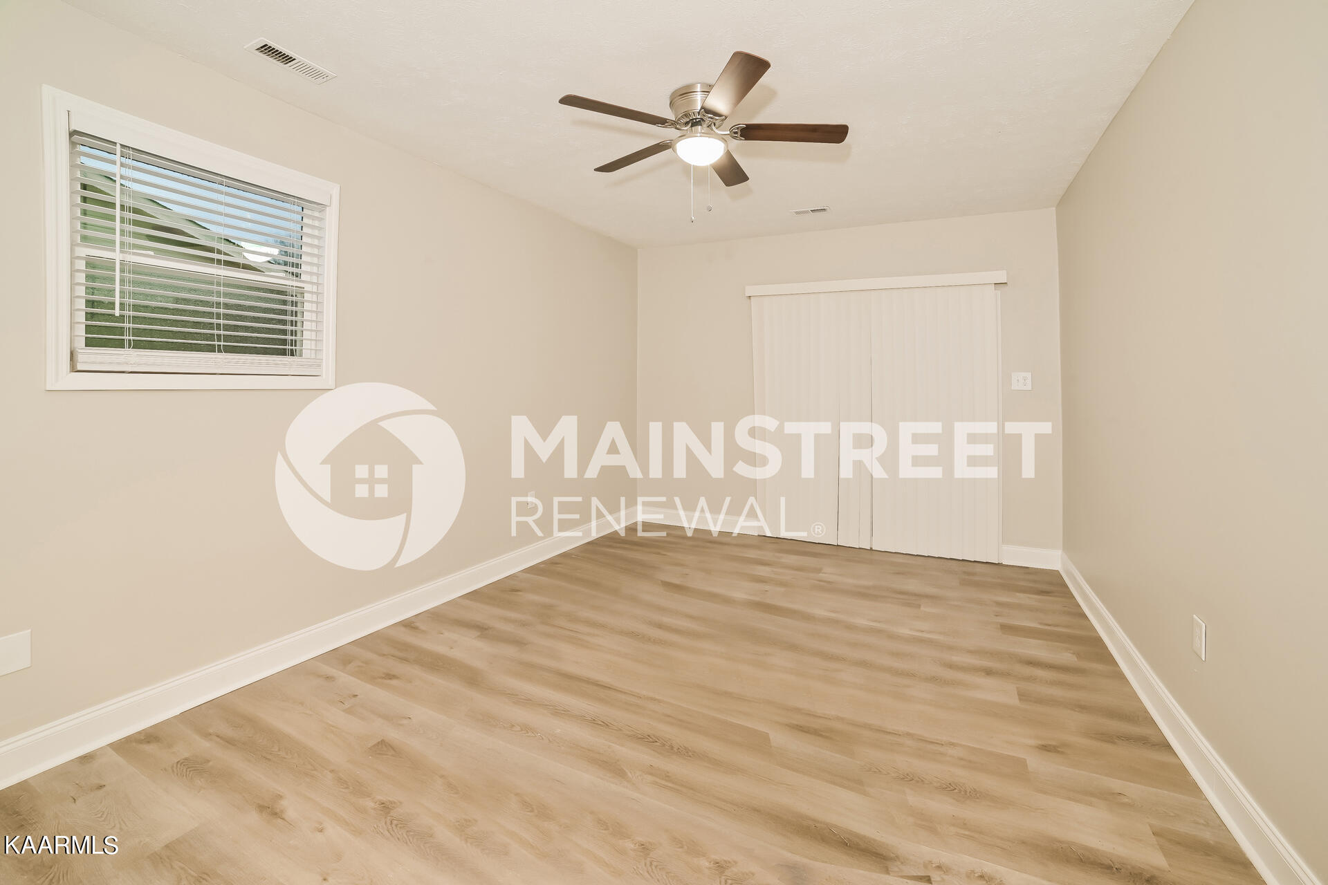 1124 Roswell Road Knoxville, TN 37923 - Photo 27 of 31 027-photo-bedroom-12341854