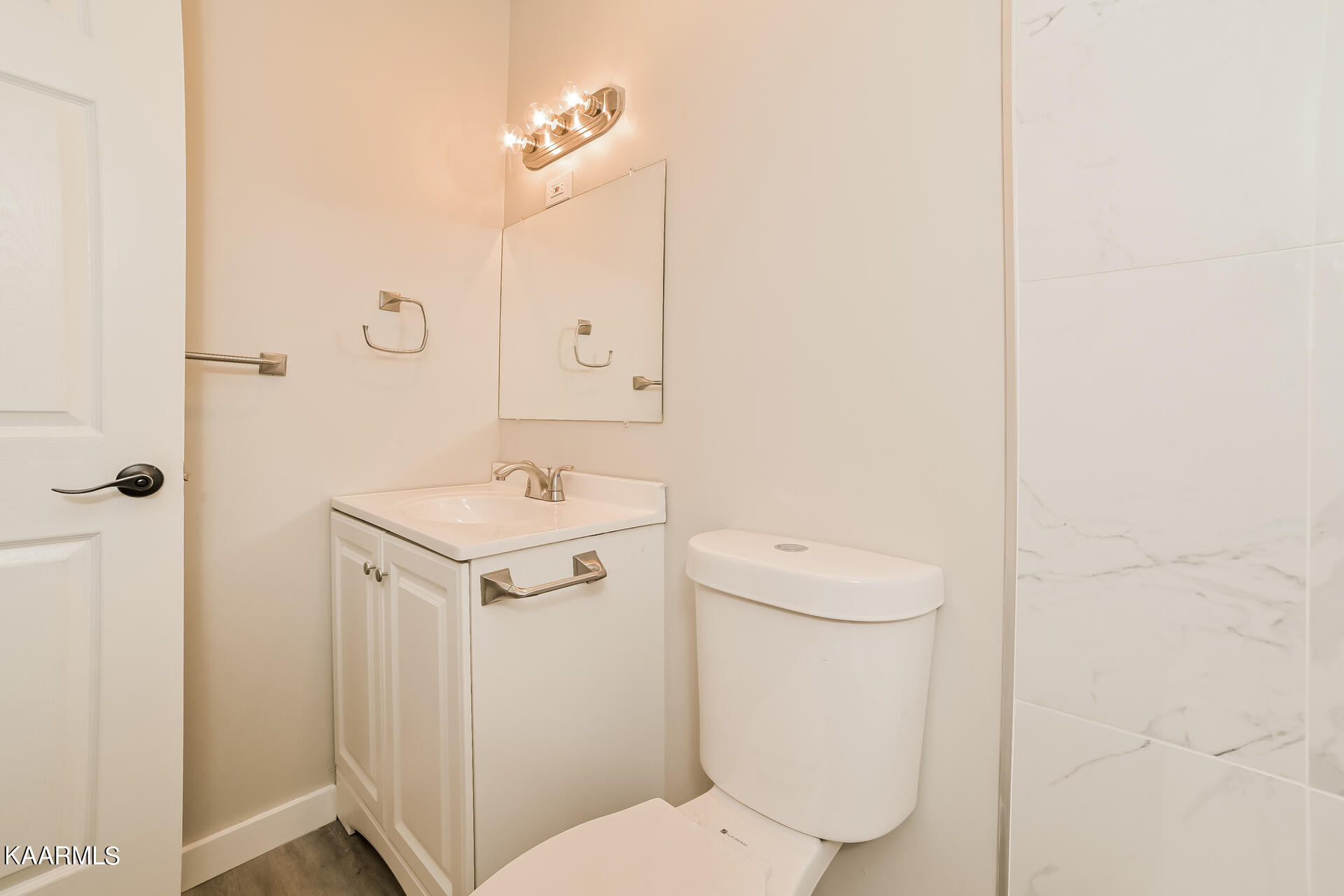 1124 Roswell Road Knoxville, TN 37923 - Photo 29 of 31 029-photo-bathroom-12341649