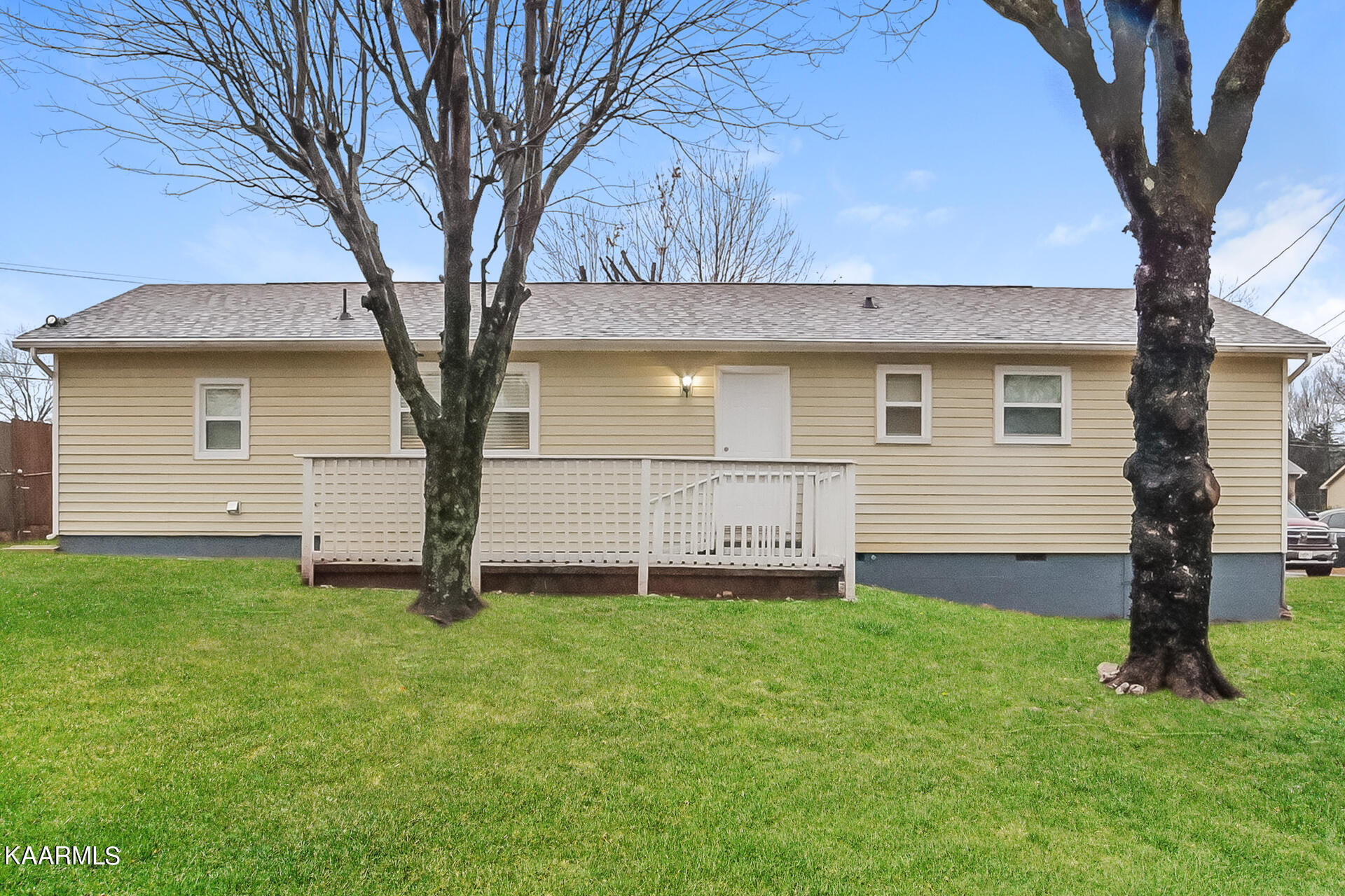 1124 Roswell Road Knoxville, TN 37923 - Photo 30 of 31 030-photo-rear-view-12341646