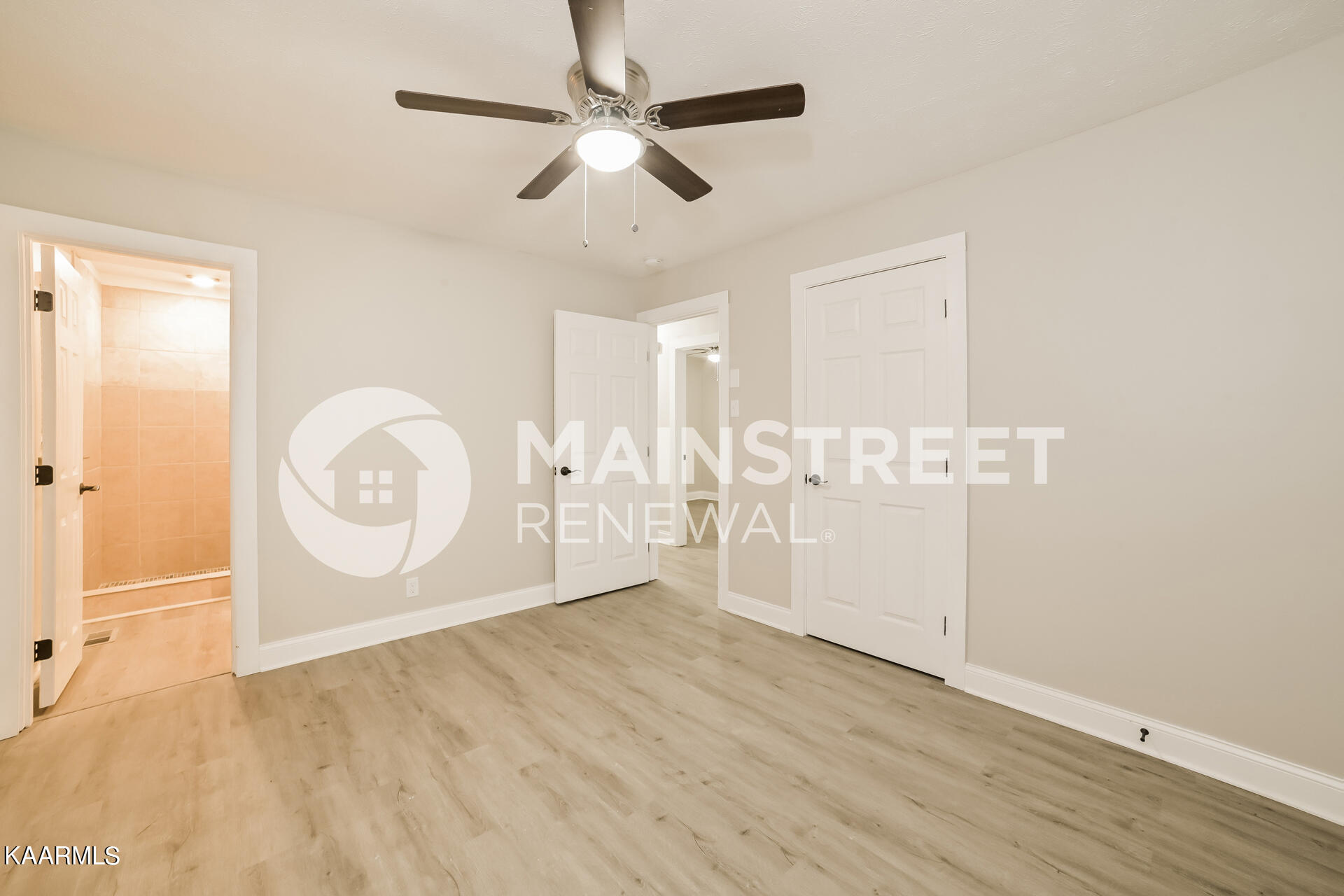 1124 Roswell Road Knoxville, TN 37923 - Photo 7 of 31 007-photo-primary-bedroom-12341643
