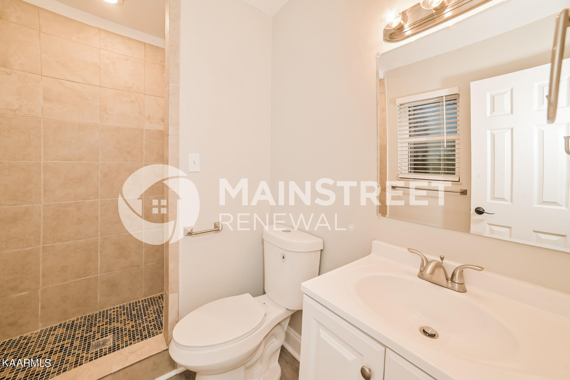 1124 Roswell Road Knoxville, TN 37923 - Photo 9 of 31 009-photo-primary-bathroom-12341644