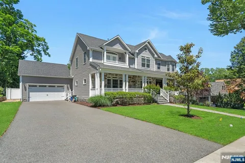 $1,899,000 | 109 Blauvelt Avenue, Ho-Ho-Kus, NJ 07423