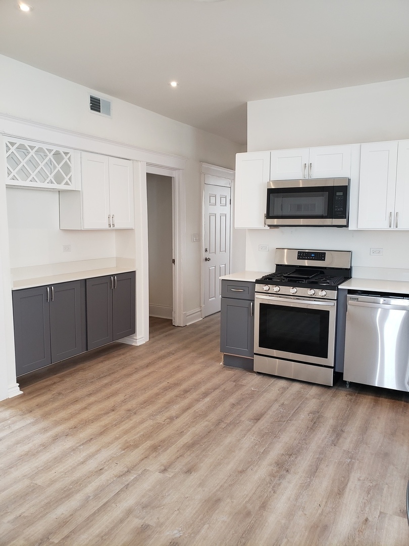 2705 West 24th Street, Unit 2 Chicago, IL 60608 - Photo 2 of 8