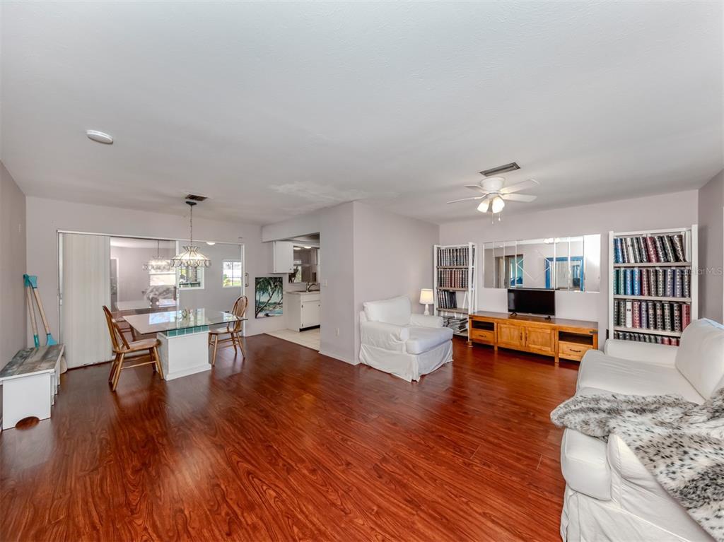 424 Center Road Venice, FL 34285 - Photo 5 of 65 Gallery Image 5