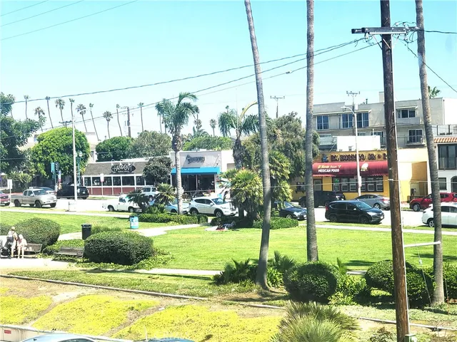 $3,500 | 1001 East Seal Way, Unit 2, Seal Beach, CA 90740