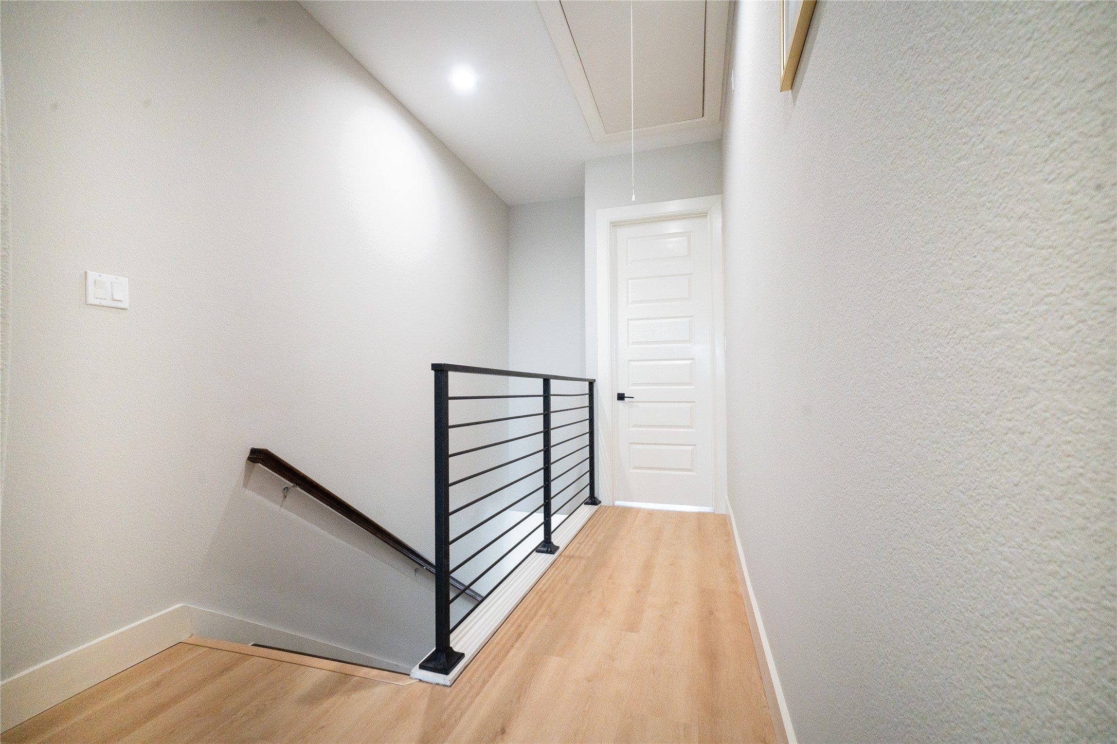 4607 Nolda Street, Unit B Houston, TX 77007 - Photo 5 of 14 Beautiful metal railing for the stairs.
