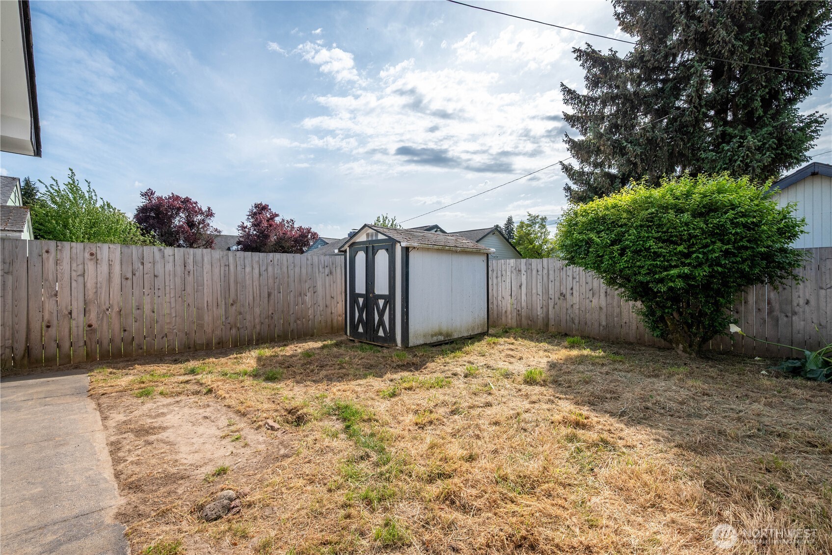 2017 28th Avenue Longview, WA 98632 - Photo 33 of 37 a backyard of a house