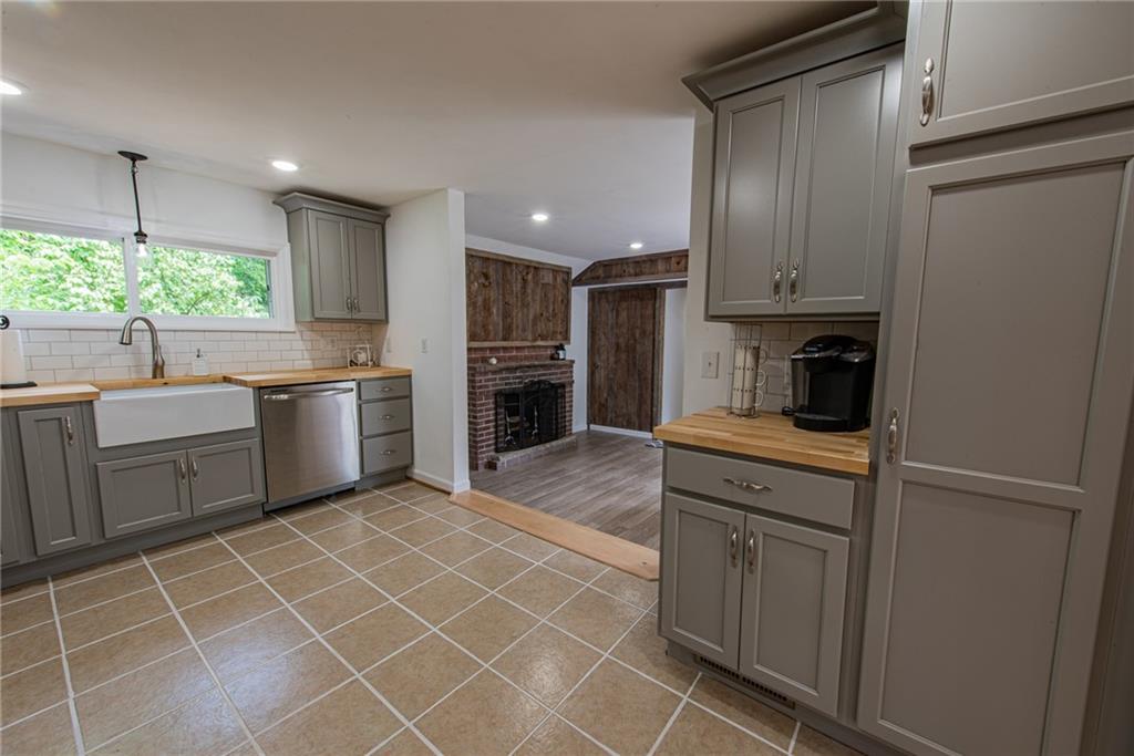 3685 North Balsiger Road Vandergrift, PA 15690 - Photo 11 of 24