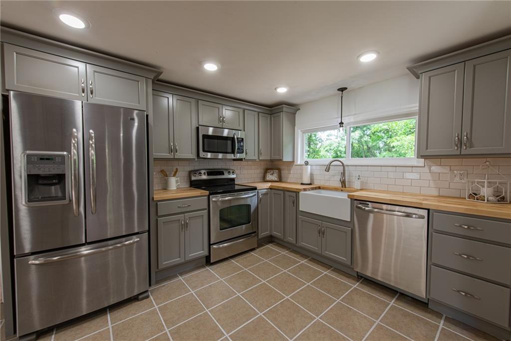 3685 North Balsiger Road Vandergrift, PA 15690 - Photo 10 of 24