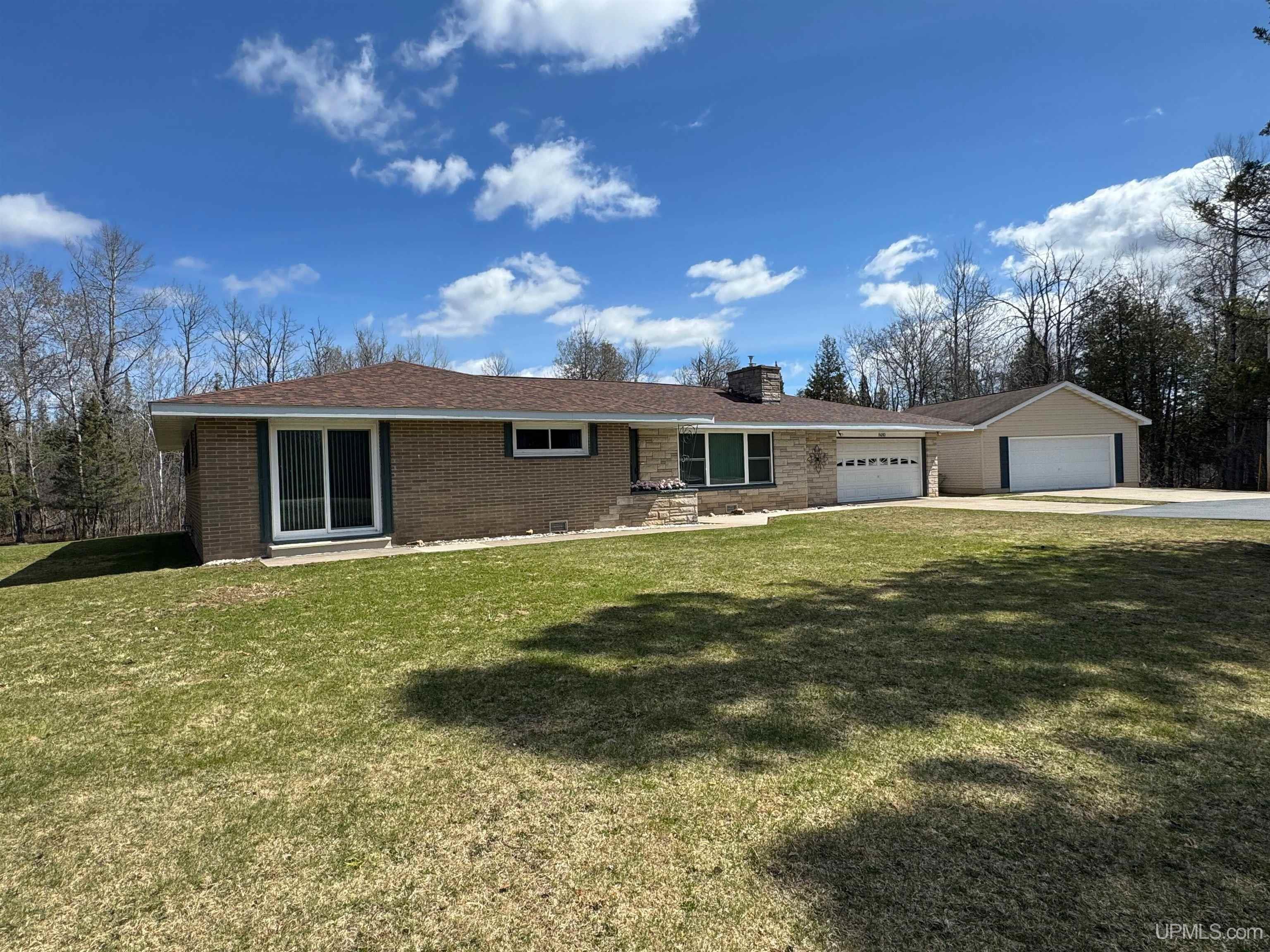 8610 County 426 L R Road Gladstone, MI 49837 - Photo 2 of 24