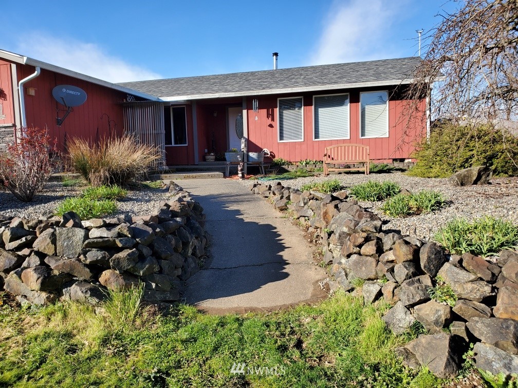 11020 Independence Road Southwest Rochester, WA 98579 - Photo 2 of 38 a front view of house with yard