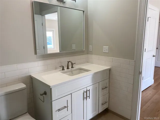 $3,000 | 515 Jackson Avenue, Unit 10, Lindenhurst, NY 11757