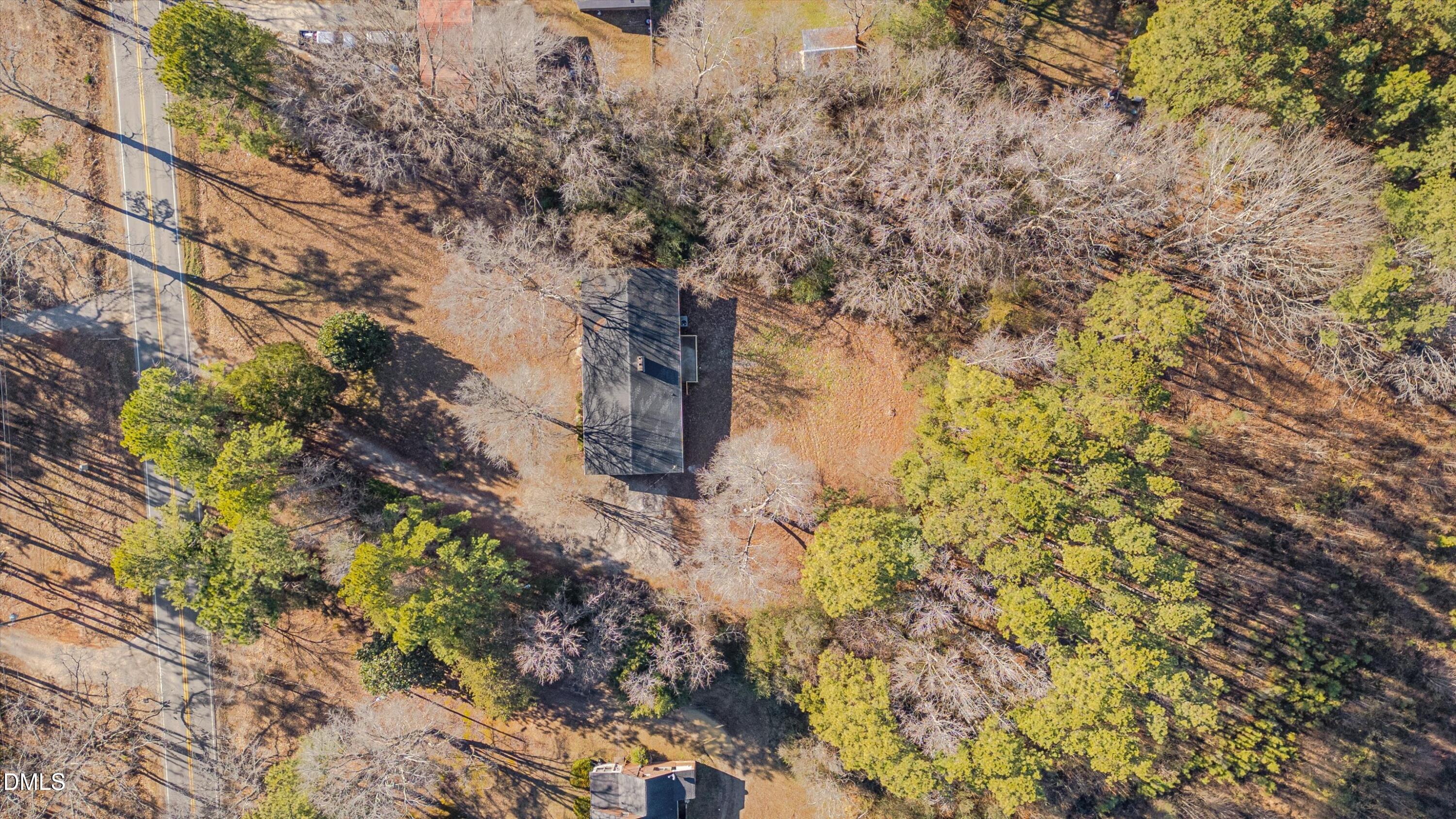 2728 South Cokesbury Road Henderson, NC 27537 - Photo 39 of 40 a backyard of a house with lots of green space