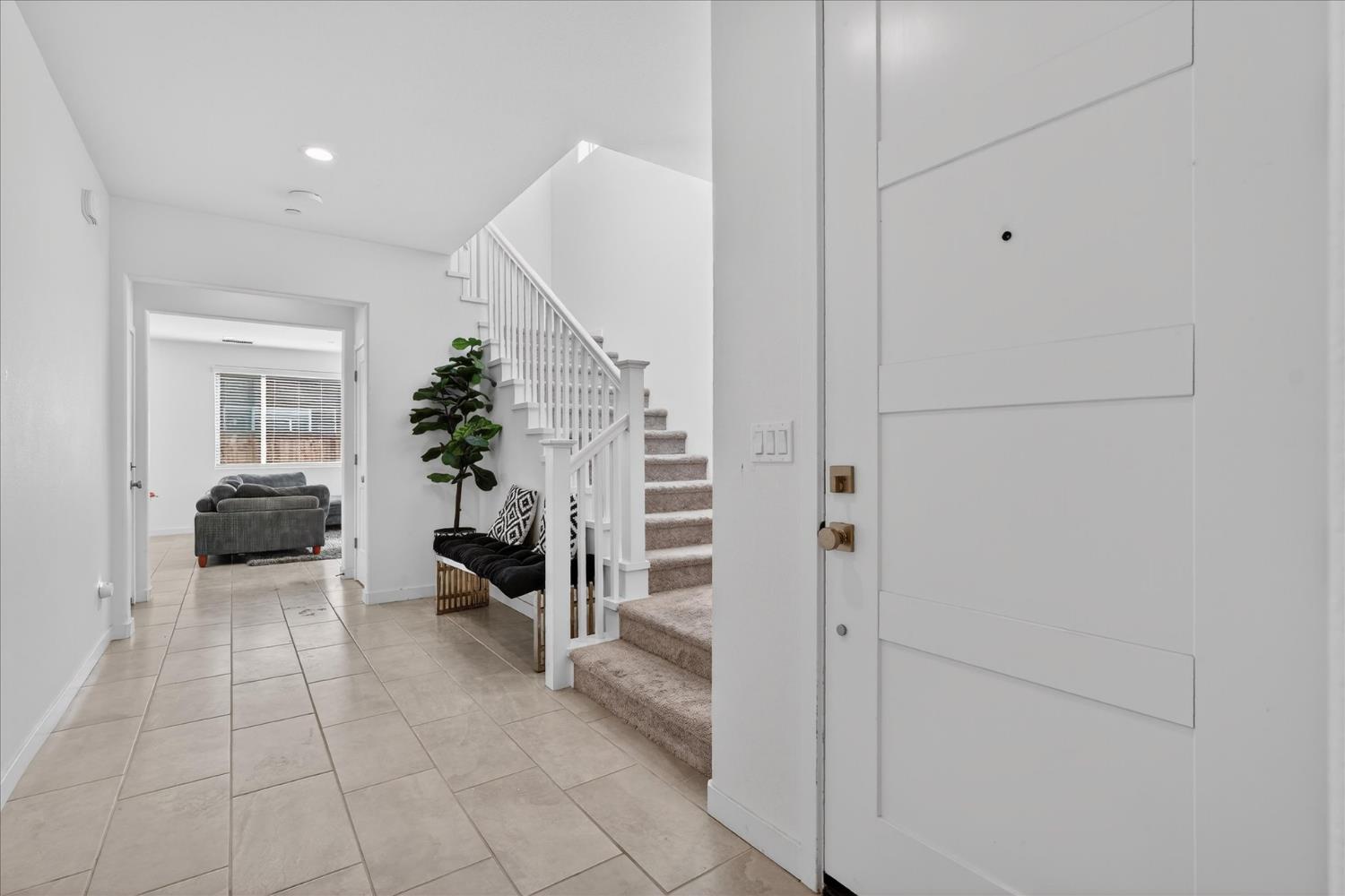 824 Katelyn Avenue Madera, CA 93636 - Photo 4 of 31 a view of entryway with livingroom and furniture