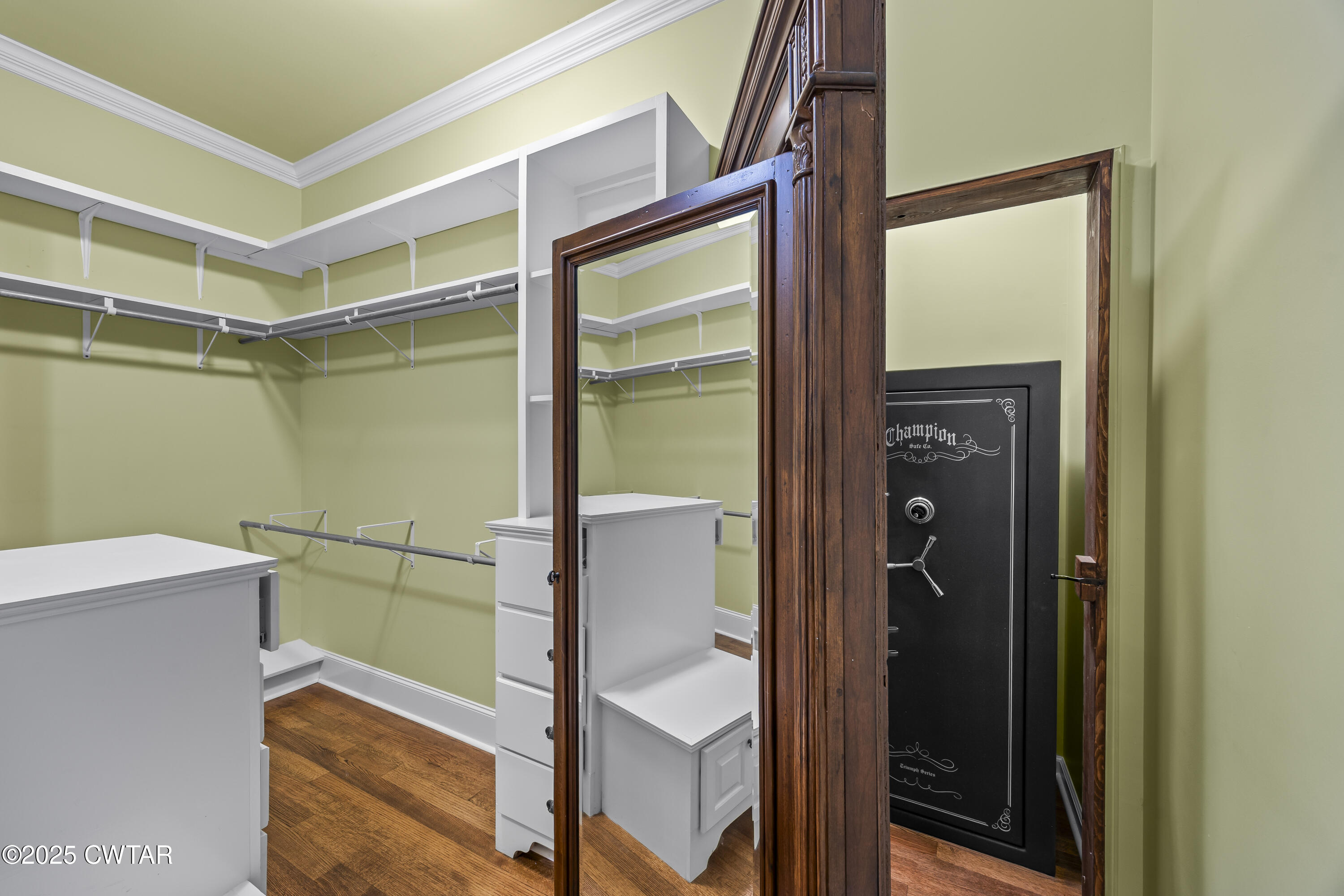 2755 Hornsby Loop Bolivar, TN 38008 - Photo 15 of 28 a room with washing machine