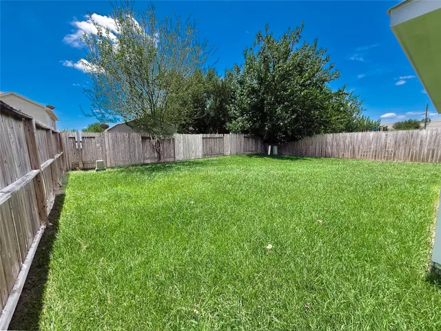 a view of a house with backyard and a garden