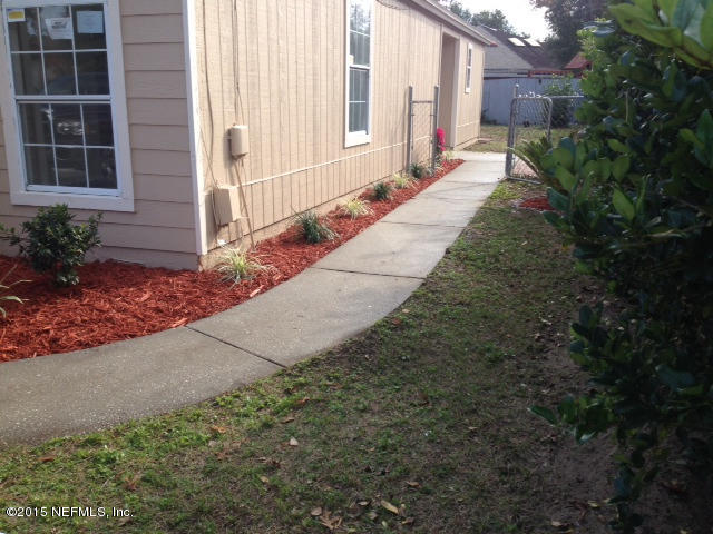 10136 Lone Star Road Jacksonville, FL 32225 - Photo 3 of 18 Front side walk