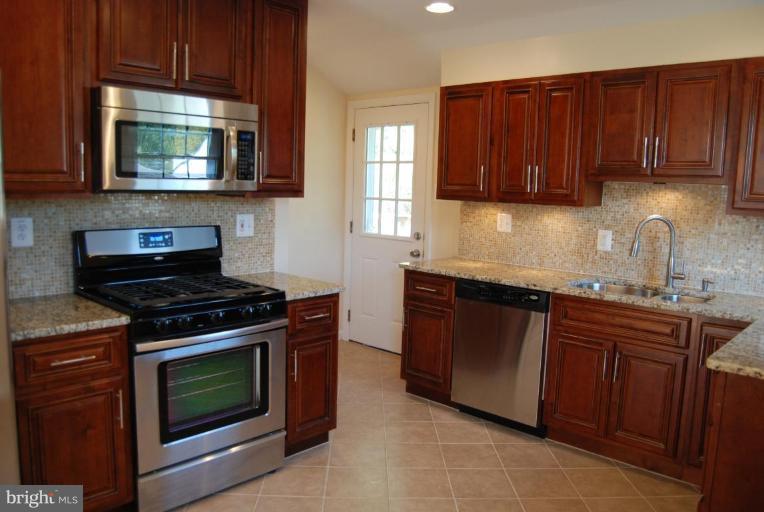 12813 Holdridge Road Silver Spring, MD 20906 - Photo 4 of 20 Kitchen