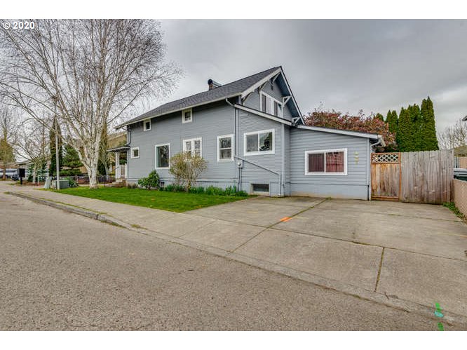 481 South Pine Street Canby, OR 97013 - Photo 17 of 17 a front view of house with yard and trees