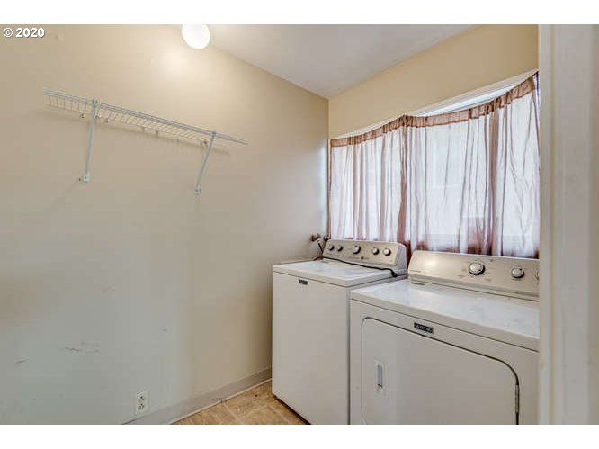 481 South Pine Street Canby, OR 97013 - Photo 8 of 17 a utility room with dryer and washer