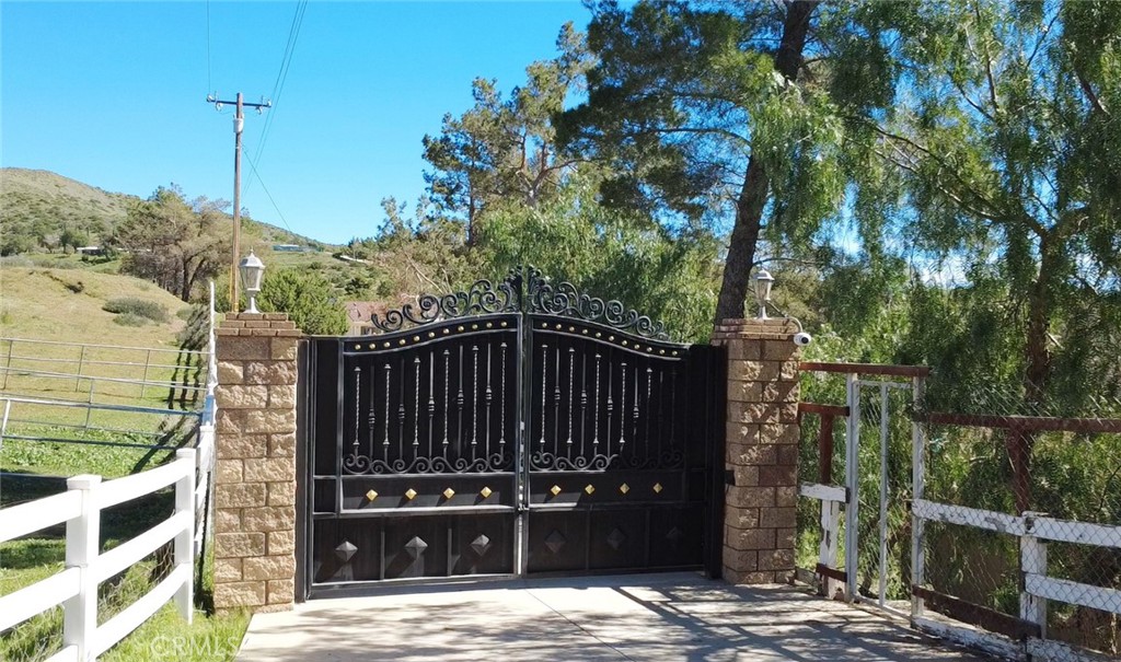 33716 Hubbard Road Acton, CA 93510 - Photo 2 of 61