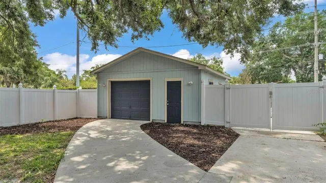 $375,000 | 516 Windsor Street, Lakeland, FL 33803