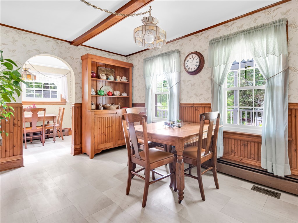 335 Eagle Peak Road Burrillville, RI 02859 - Photo 14 of 35 Dining area