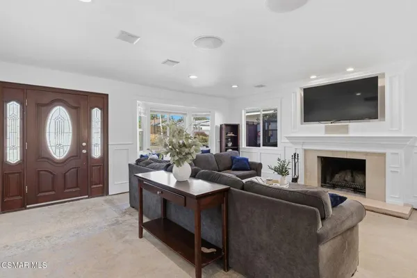 $1,129,000 | 6240 Tamarind Street, Oak Park, CA 91377