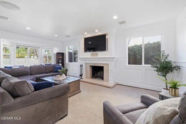 $1,129,000 | 6240 Tamarind Street, Oak Park, CA 91377