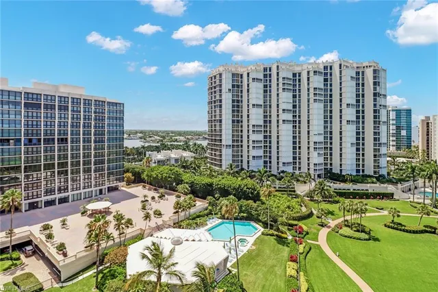 a view of a multi story building