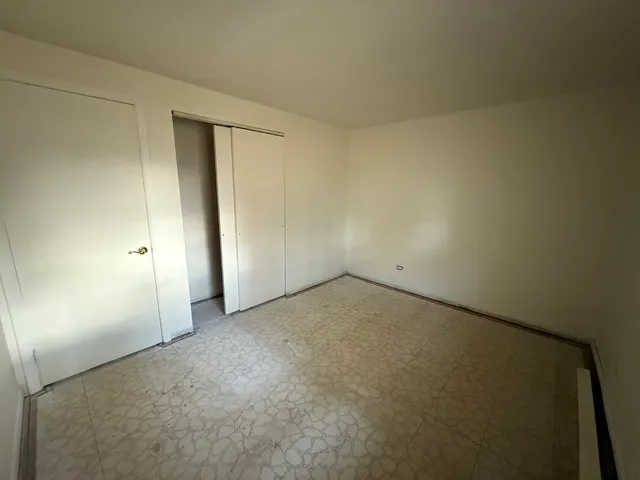 $298,000 | 25 Westover Lane, Schaumburg, IL 60193