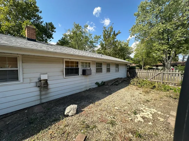 $298,000 | 25 Westover Lane, Schaumburg, IL 60193