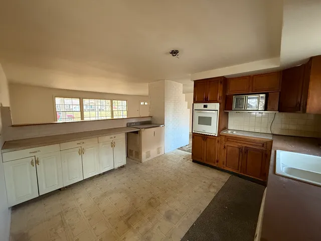 $298,000 | 25 Westover Lane, Schaumburg, IL 60193