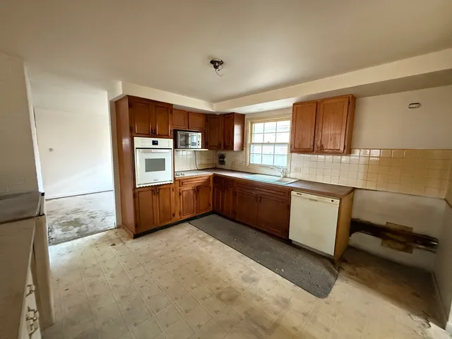 $298,000 | 25 Westover Lane, Schaumburg, IL 60193