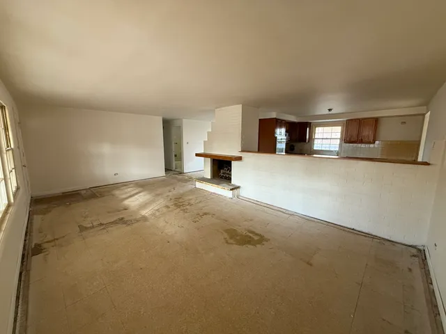 $298,000 | 25 Westover Lane, Schaumburg, IL 60193