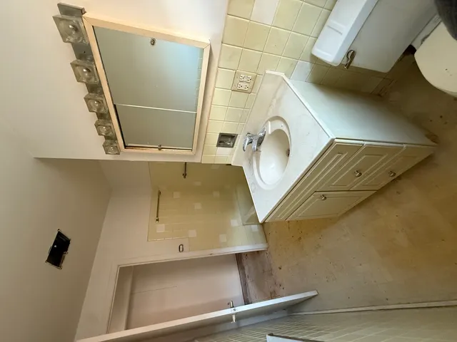 $298,000 | 25 Westover Lane, Schaumburg, IL 60193