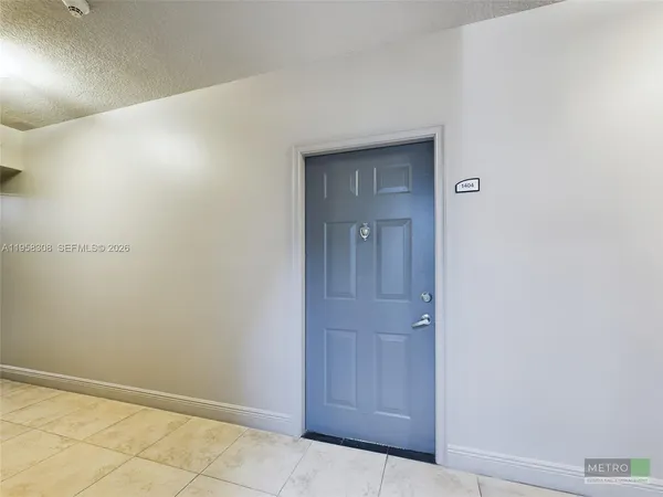 $2,400 | 275 Northeast 18th Street, Unit 1404, Miami, FL 33132