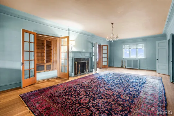 $869,000 | 7061 Maryland Avenue, University City, MO 63130