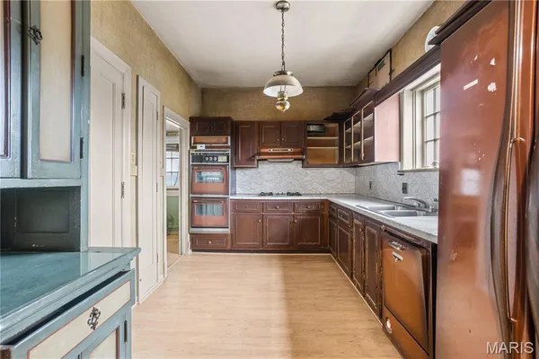 $869,000 | 7061 Maryland Avenue, University City, MO 63130