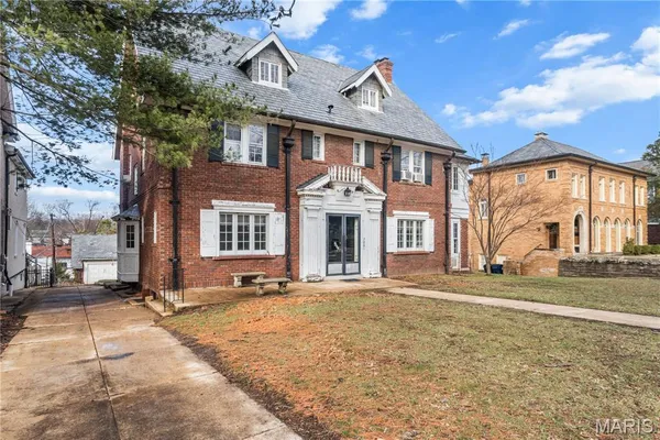 $869,000 | 7061 Maryland Avenue, University City, MO 63130
