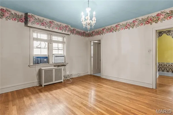 $869,000 | 7061 Maryland Avenue, University City, MO 63130