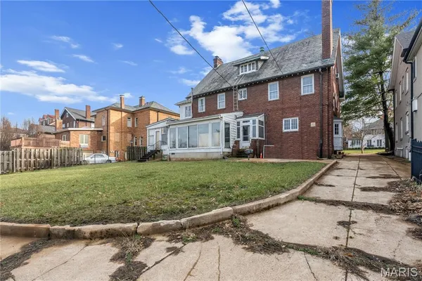 $869,000 | 7061 Maryland Avenue, University City, MO 63130