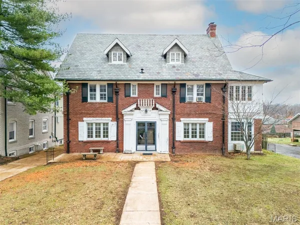 $869,000 | 7061 Maryland Avenue, University City, MO 63130