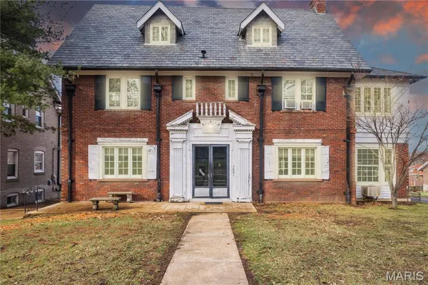 $869,000 | 7061 Maryland Avenue, University City, MO 63130