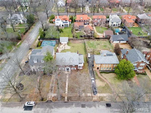$869,000 | 7061 Maryland Avenue, University City, MO 63130