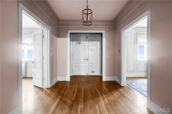 $869,000 | 7061 Maryland Avenue, University City, MO 63130