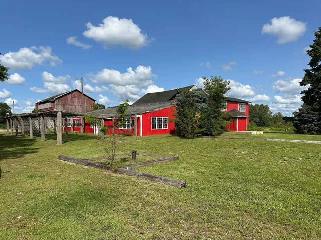 $2,600,000 | 21010 75th Street, Bristol, WI 53104